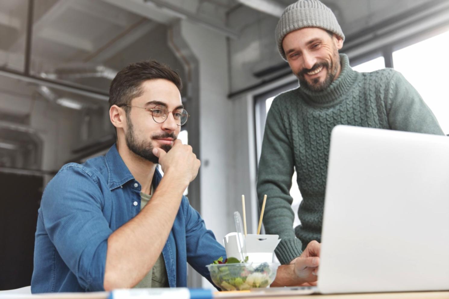Équipe financière collaborant efficacement